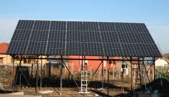 Lakossági talajra telepített napelem rendszer